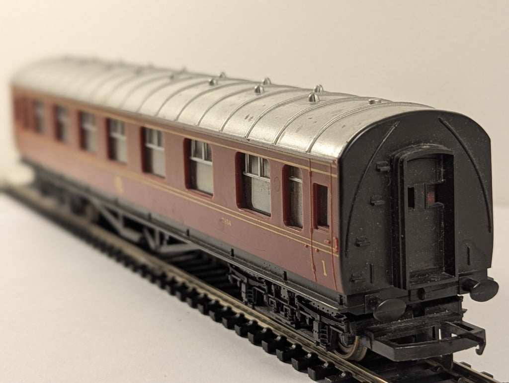 Hornby R433 LMS Stanier Composite Coach 3934 Crimson Lake OO Gauge