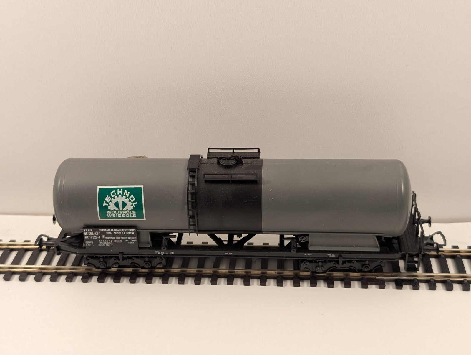 Liliput HO Scale Tank Wagon Set – SBB CFF FFS (TECHNOL / SOCAL / FINA / TOTAL)