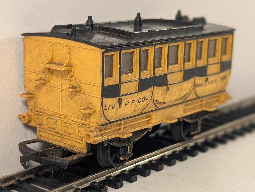 Tri-ang OO Gauge Liverpool & Manchester Railway 1st Class Coach 'Experience'
