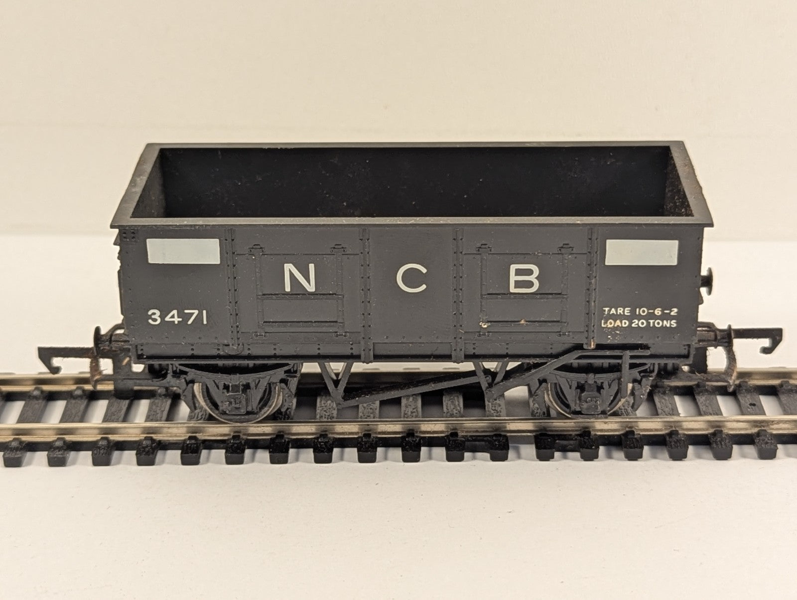 Hornby OO Gauge R239 NCB 20-Ton Mineral Wagon 3471