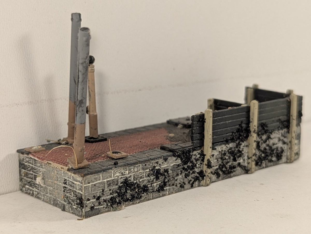 Kit-built OO Gauge Canal Coaling Wharf with Water Crane Scenic & Buildings