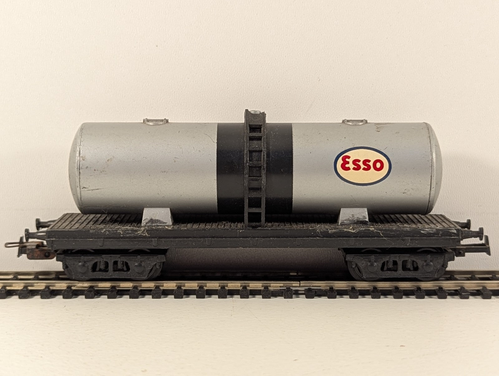 Lima OO Gauge Grey Esso Tank Wagon