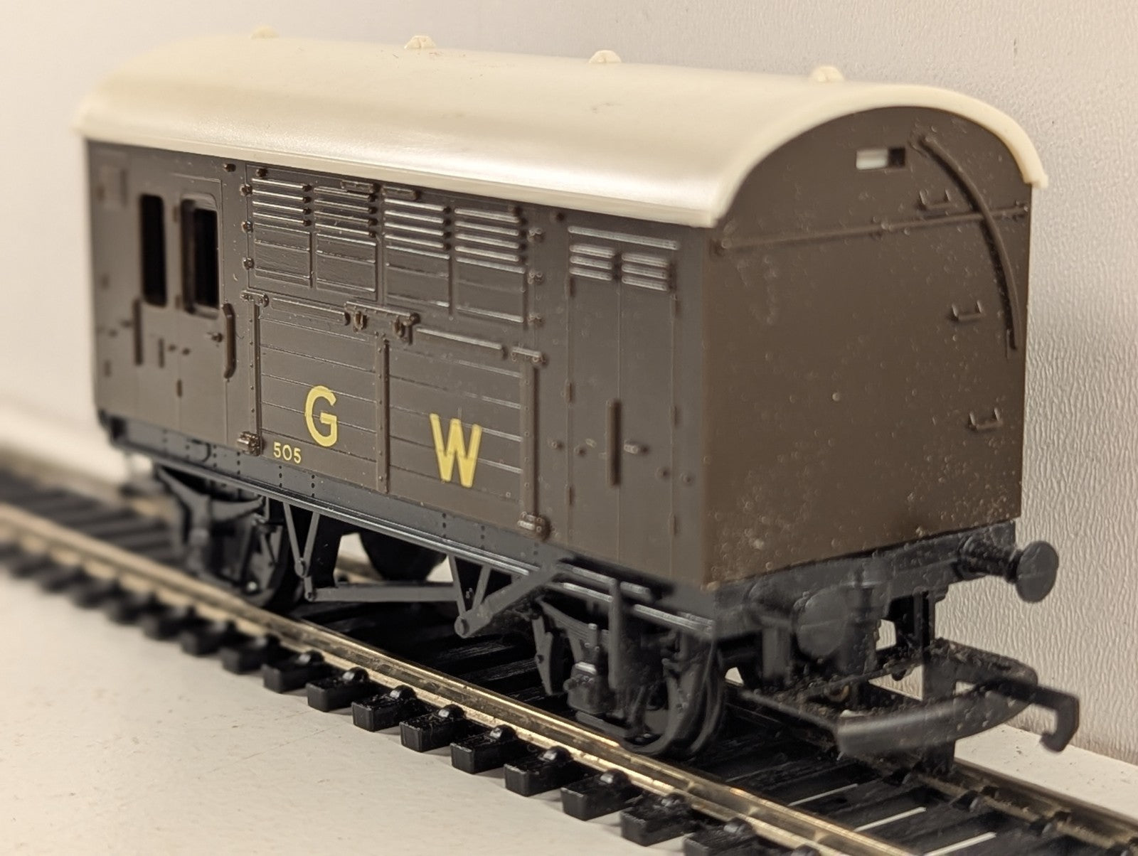 Hornby  R.123 GWR Horse Box Goods Wagon 505 GWR Brown