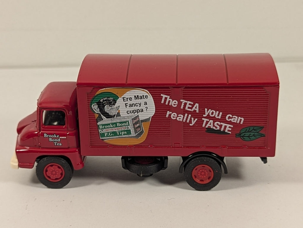 Vanguards 1:64 Ford Thames Trader Van Die-cast Model Van Brooke Bond PG Tips