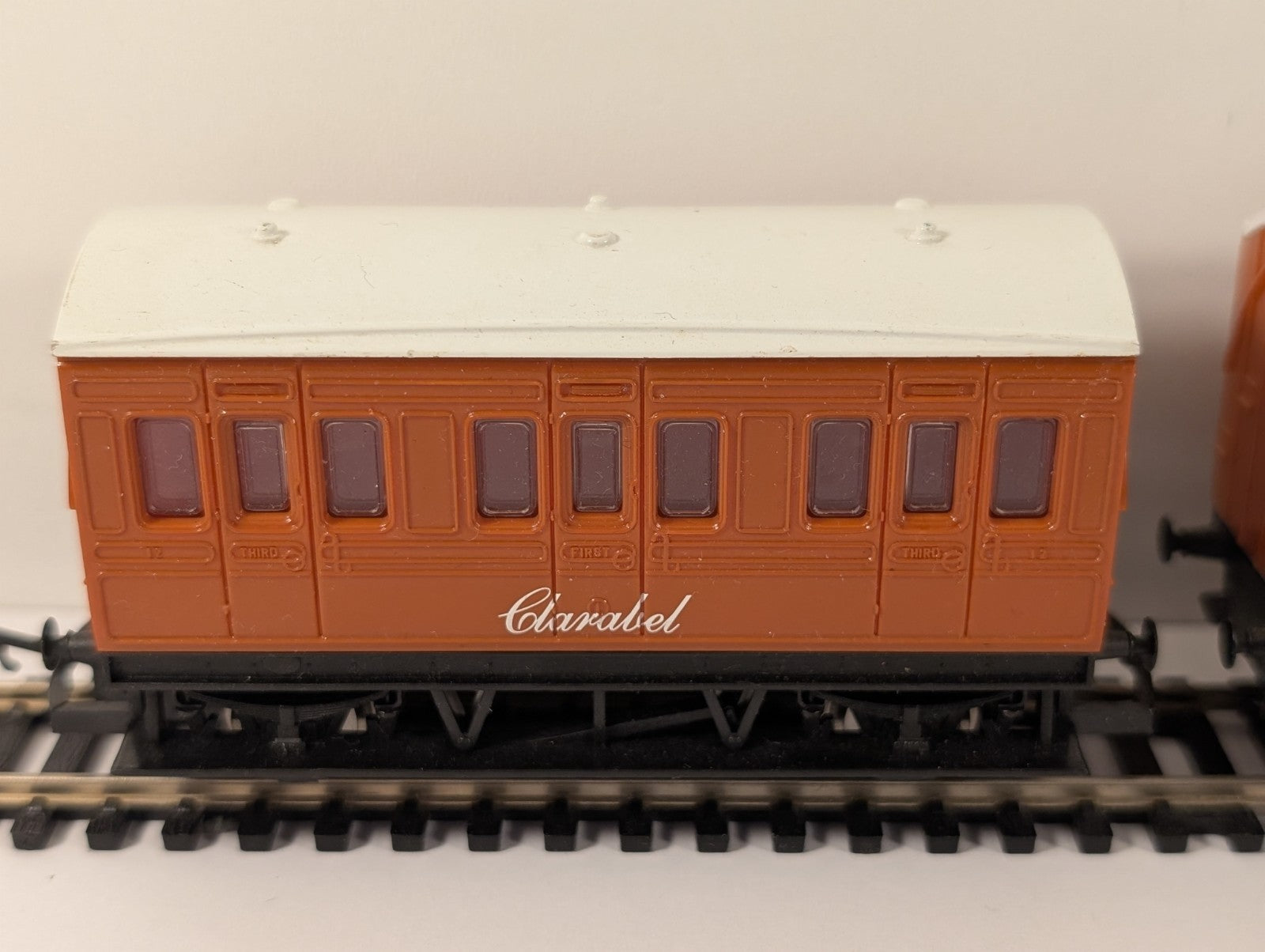 Hornby R110 & R112 OO Gauge Annie and Clarabel Coaches