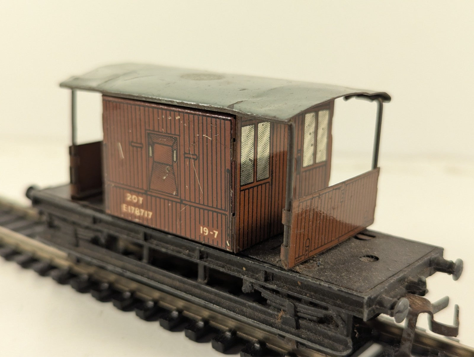 Hornby Dublo OO Gauge Tinplate 20 Ton Brake Van