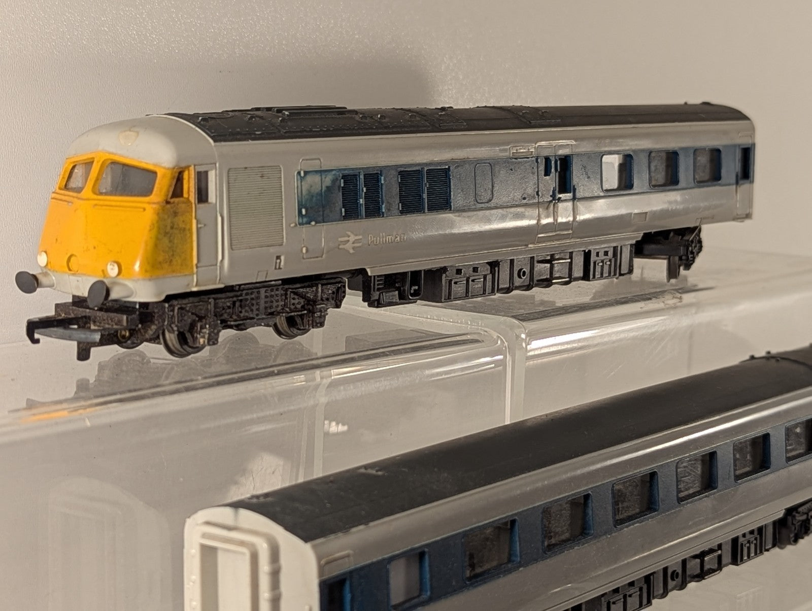 Tri-ang Hornby R555C OO Gauge BR Blue Pullman DMU Set