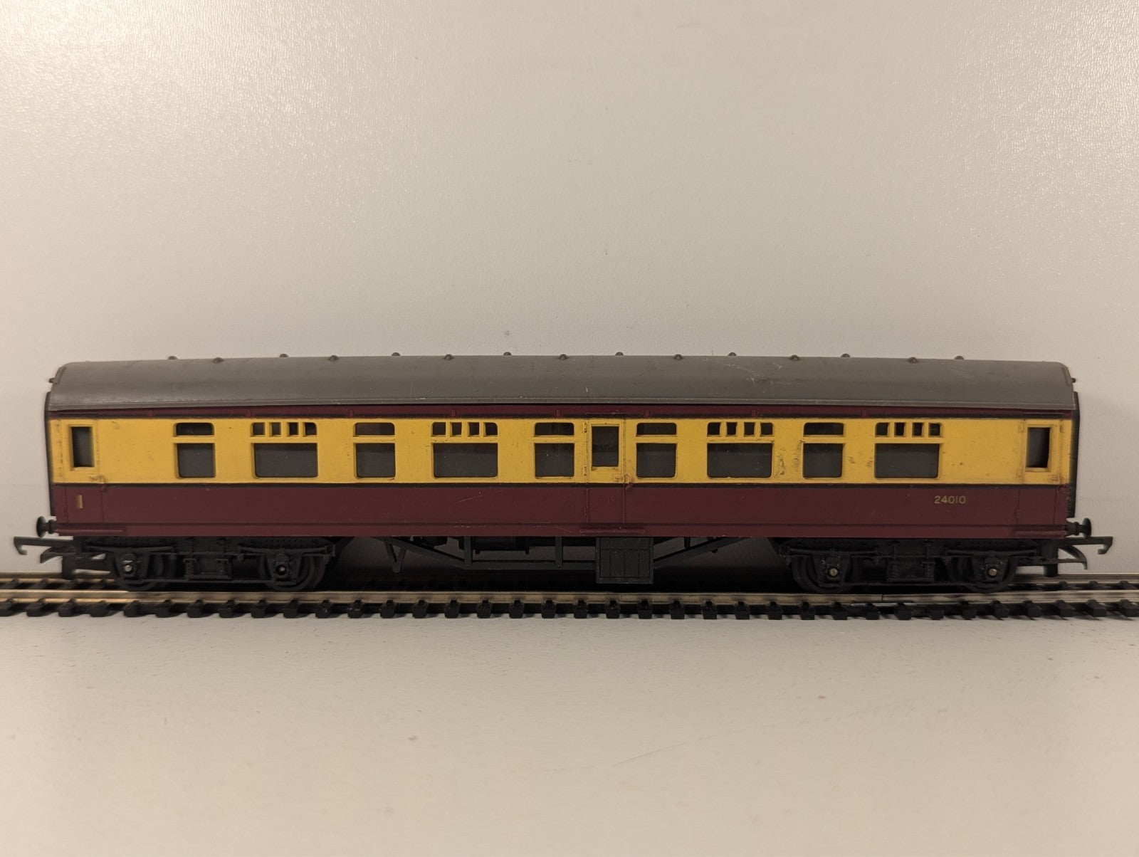 Tri-ang R29 OO Gauge British Railways Main Line Composite Coach