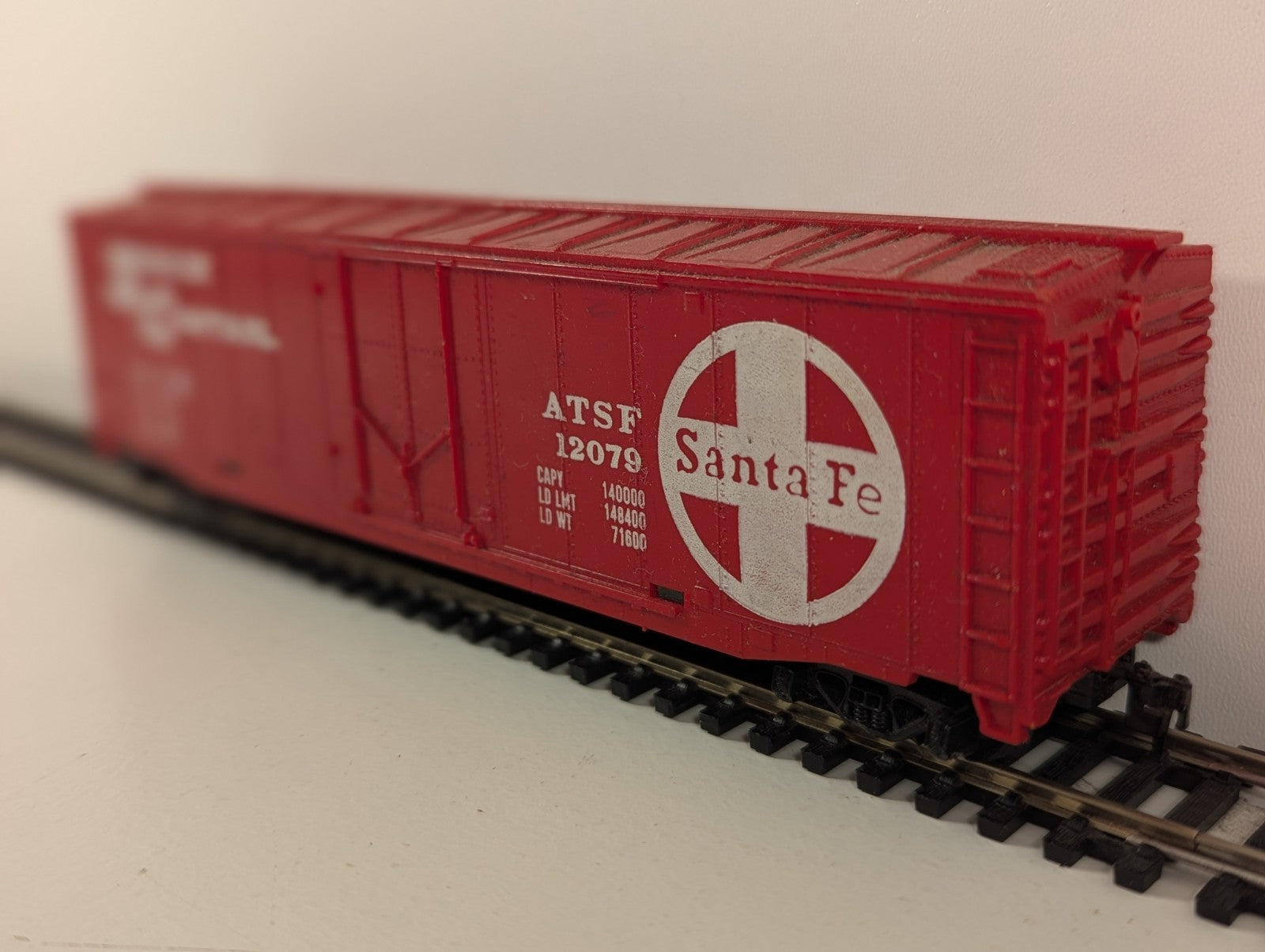 Tyco HO Scale Santa Fe ATSF 12079 “Shock Control” Box Car