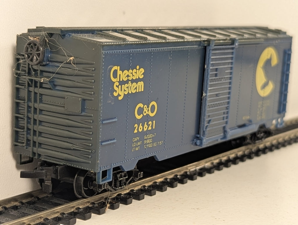 Life-Like HO Scale 40ft Sliding Door Boxcar 26621 Chessie System