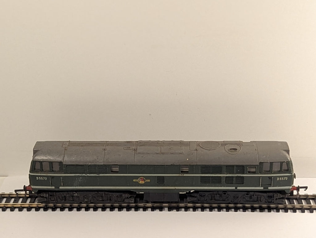 Tri-ang R357 OO Gauge Class 31 Diesel D5572 BR Green - Spares