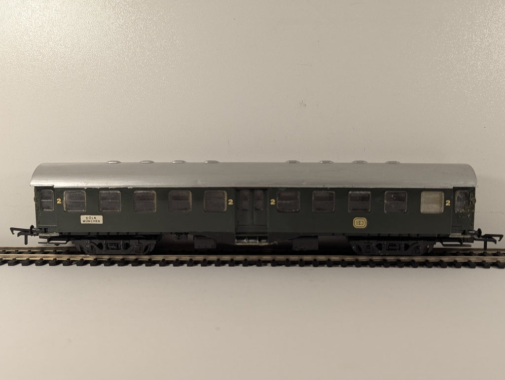 Kitmaster OO Gauge DB 2nd Class Middle Entrance Coach Passenger Coach DB Green