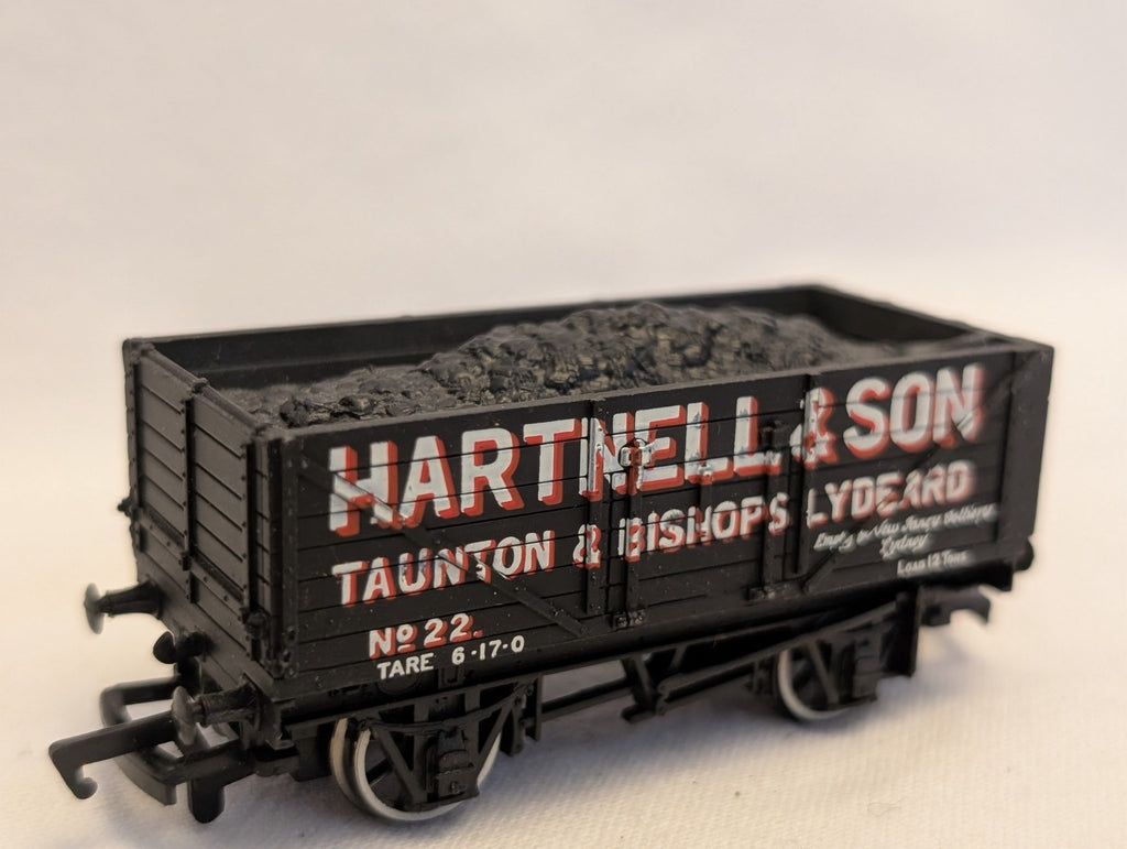 Bachmann OO Gauge 7 Plank Wagon Hartnell & Son Goods Wagon 22