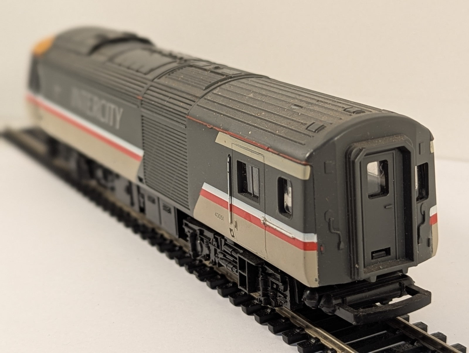 Hornby R397-43051 OO Gauge Class 43 HST Dummy Car Intercity Swallow