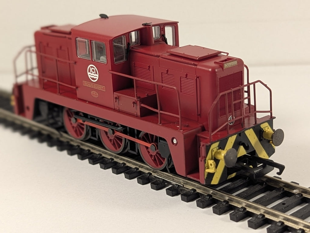 Oxford Rail Diesel Locomotive ICI 'Richard Borrett' finished in ICI Red livery