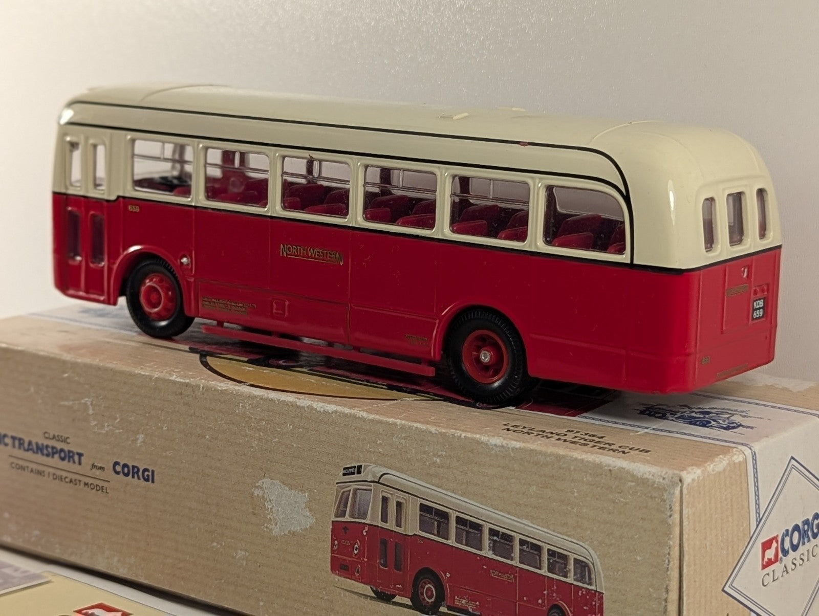 Corgi Classics 97364 Limited Edition 1:50 Scale Leyland Tiger Cub Bus - Boxed
