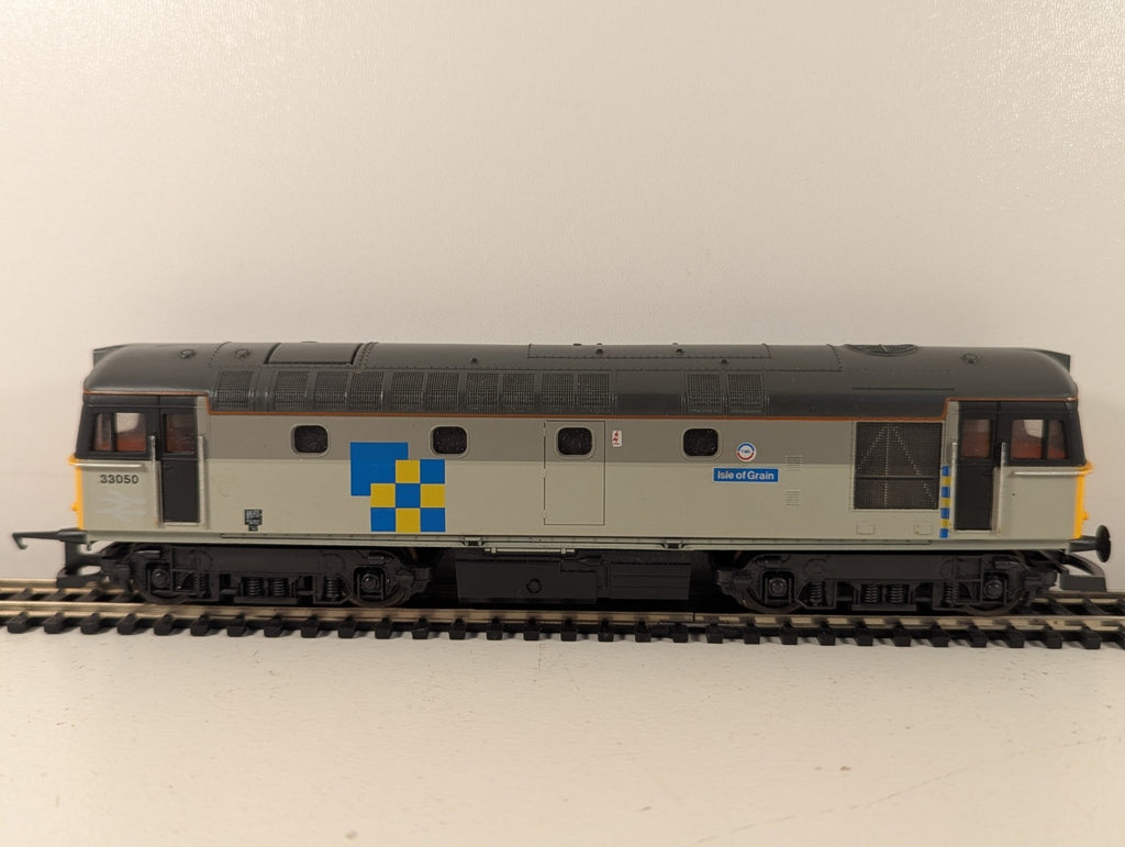 Lima 208108L Class 33 33050 “Isle of Grain” Railfreight Construction Grey