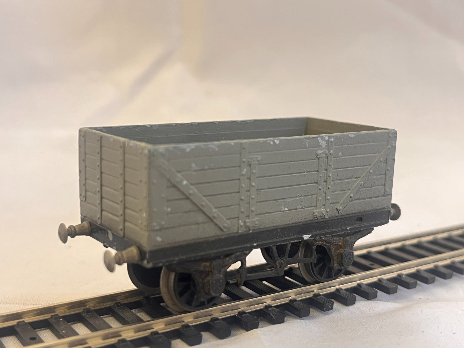 Graham Farish OO Gauge 7 Plank Wagon Grey
