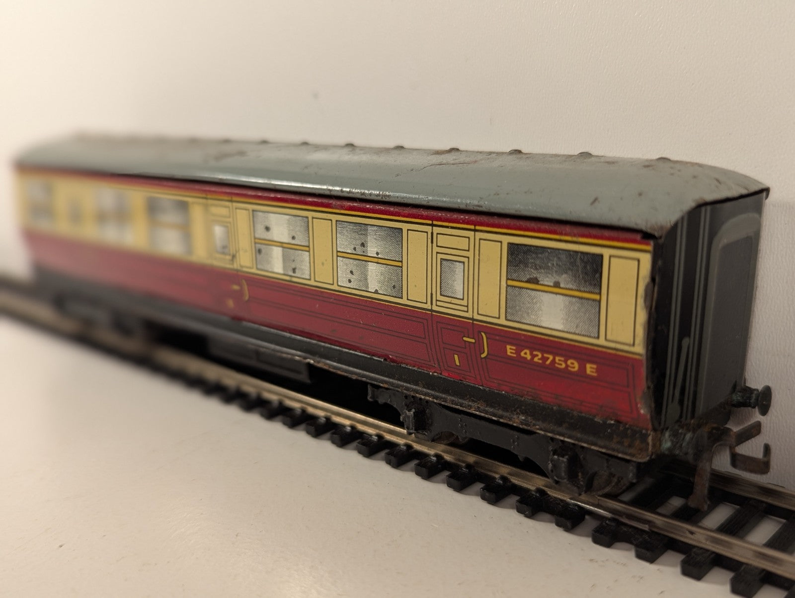 Hornby Dublo Gresley Corridor Third Coach Tinplate OO Gauge