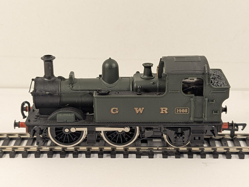 Airfix OO Gauge Class 1400 0-4-2T Steam Locomotive 1466 GWR Green 54152-7