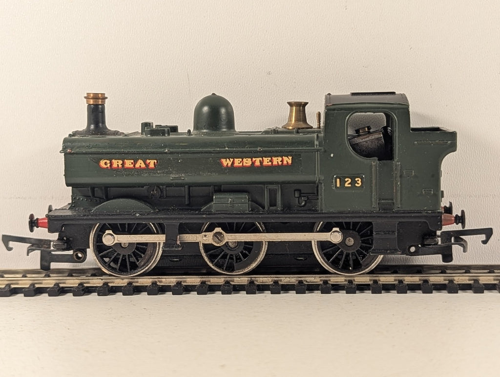 Hornby OO Gauge GWR Class 2721 0-6-0PT Locomotive 123 GWR Green
