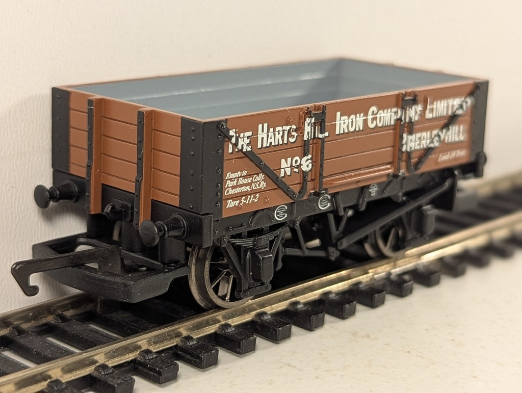 Hornby OO Gauge 4 Plank Wagon 'The Harts Hill Iron Company Limited' Goods Wagon