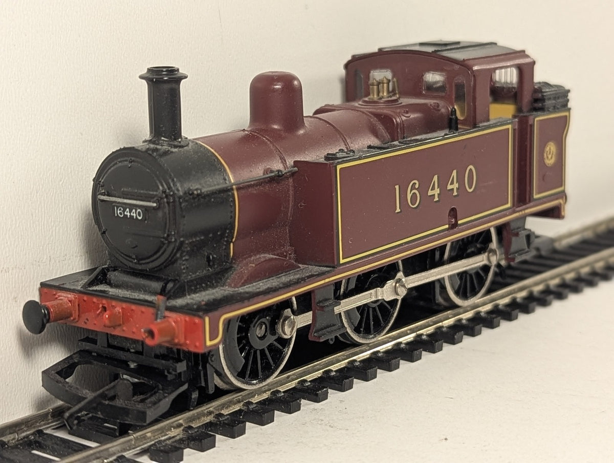 Hornby OO Gauge Class 3F Jinty 0-6-0T Steam Locomotive 16440 LMS Maroon R052