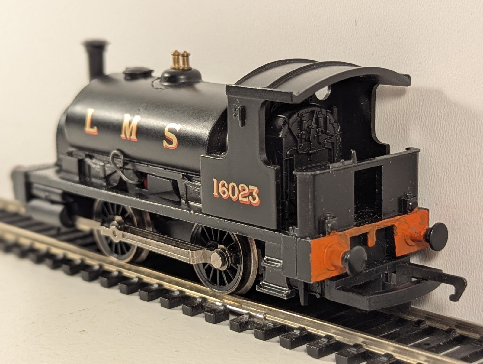 Hornby OO Gauge LMS Black 0-4-0T Class 0F Steam Locomotive