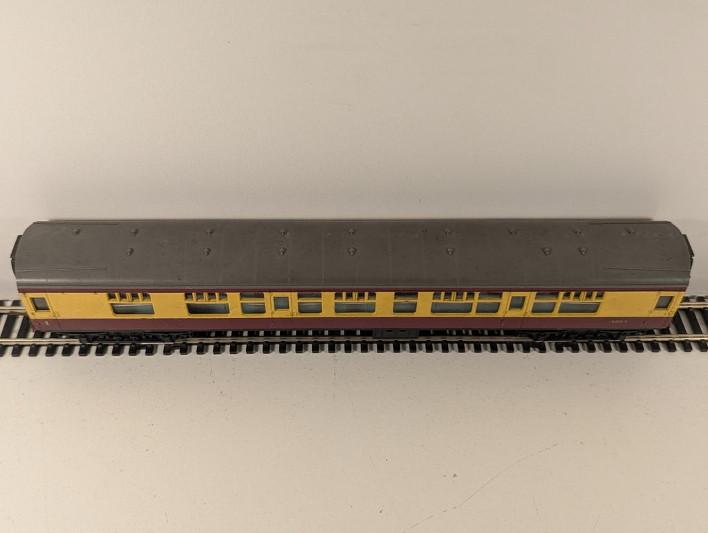 Tri-ang OO Gauge 1st & 3rd BR Composite Coach Cream & Maroon