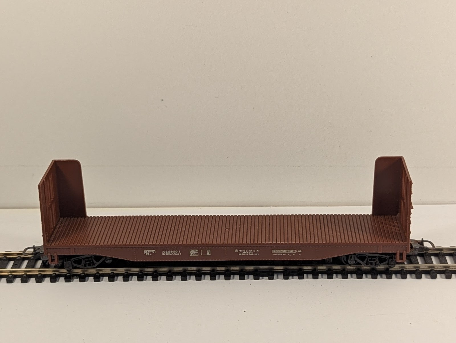 Lima HO Scale SNCF Bulkhead Flat Wagon 20 93 850 50-3 Brown