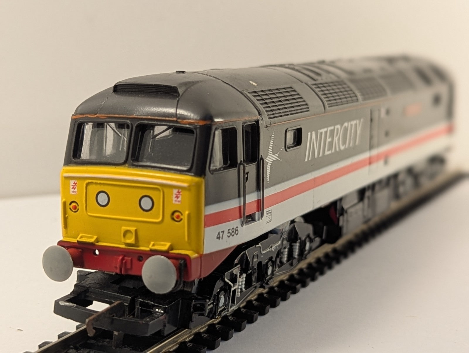 Hornby OO Gauge Class 47 47586 Northamptonshire InterCity Swallow Dummy Unit