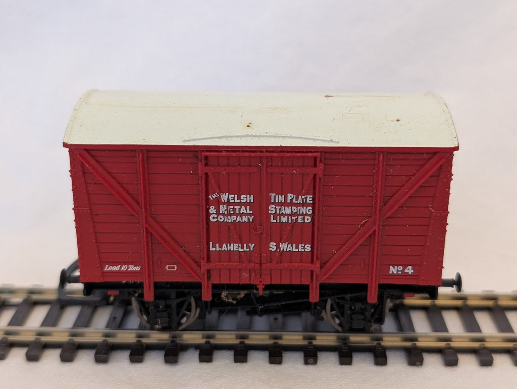 Hornby OO Gauge The Welsh & Metal Company Ventilated Van Goods Wagon