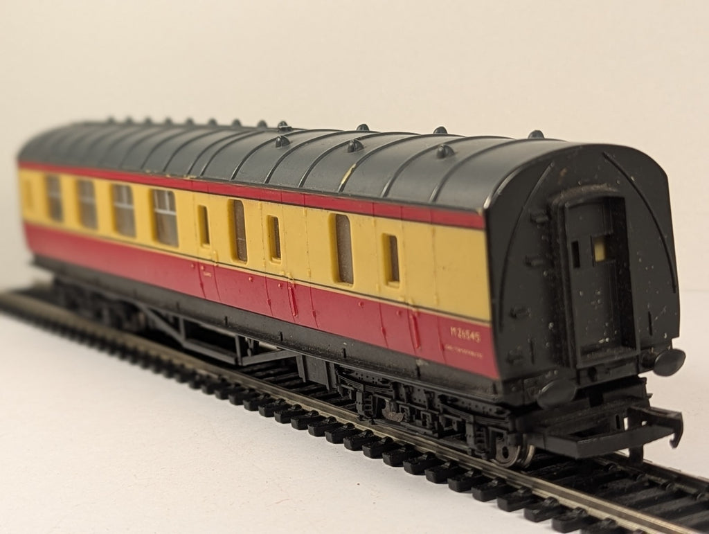 Hornby R438 OO Gauge BR Stanier Brake Coach