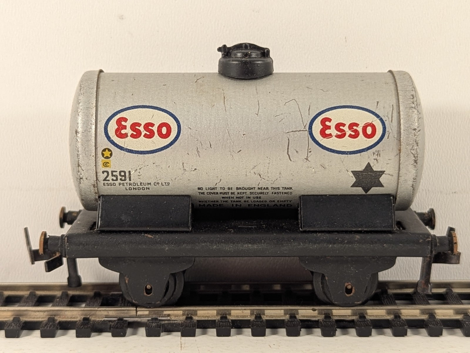 Hornby Dublo OO Gauge D1 Esso Petrol Tank Wagon 2591 Esso Silver