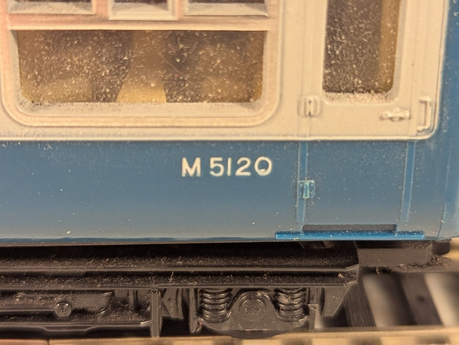 Hornby OO Gauge BR Mark 2 Coach Passenger Coach M5120 BR Blue & Grey
