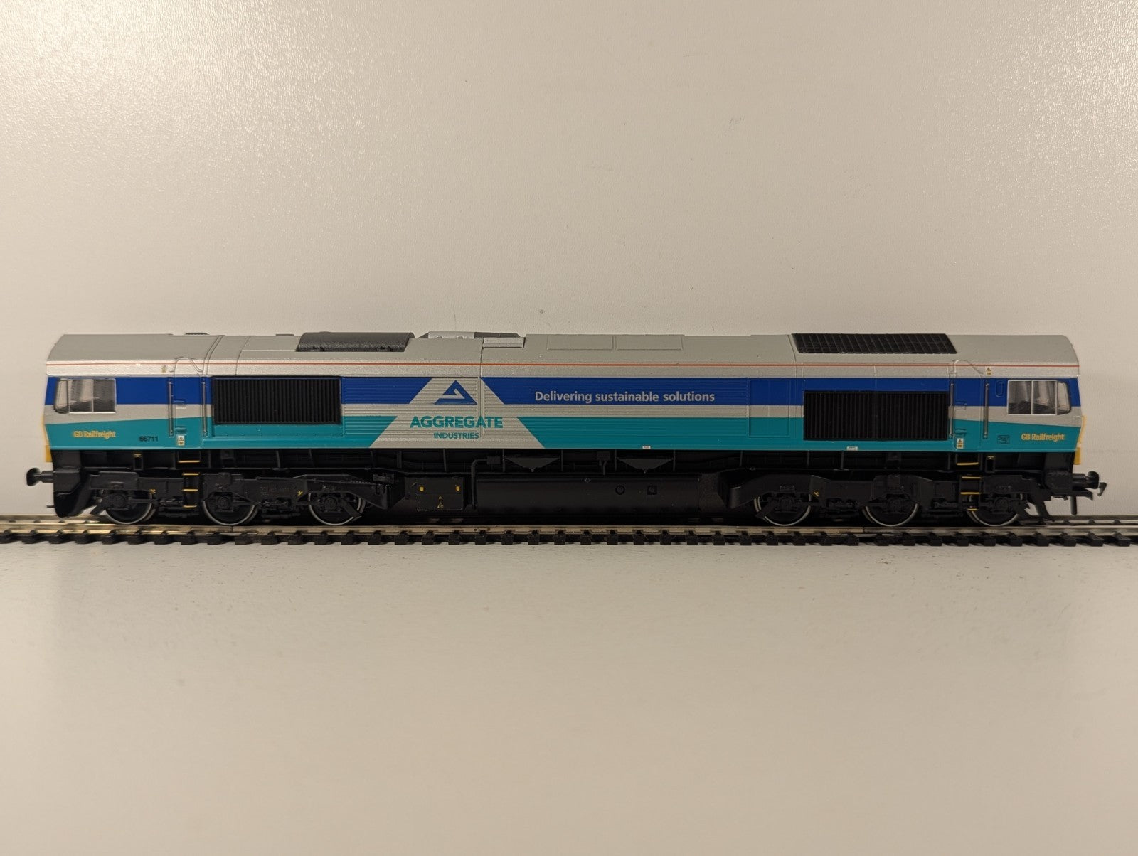 Bachmann Aggregates Class 66 66711 'Sence' Diesel Locomotive  DCC Ready