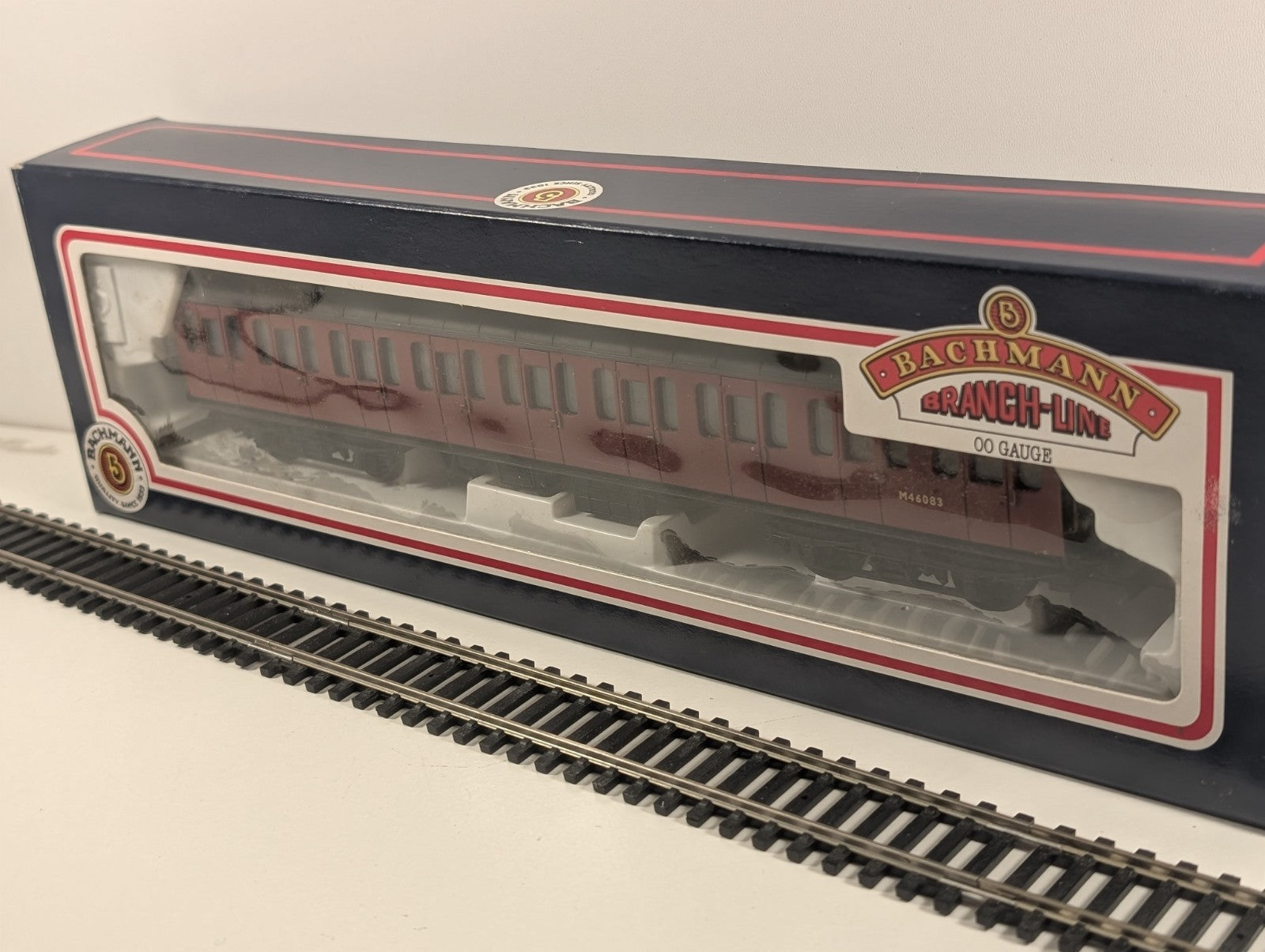 Bachmann Branchline 34-601 57ft BR Mk1 Suburban Coach in BR Crimson