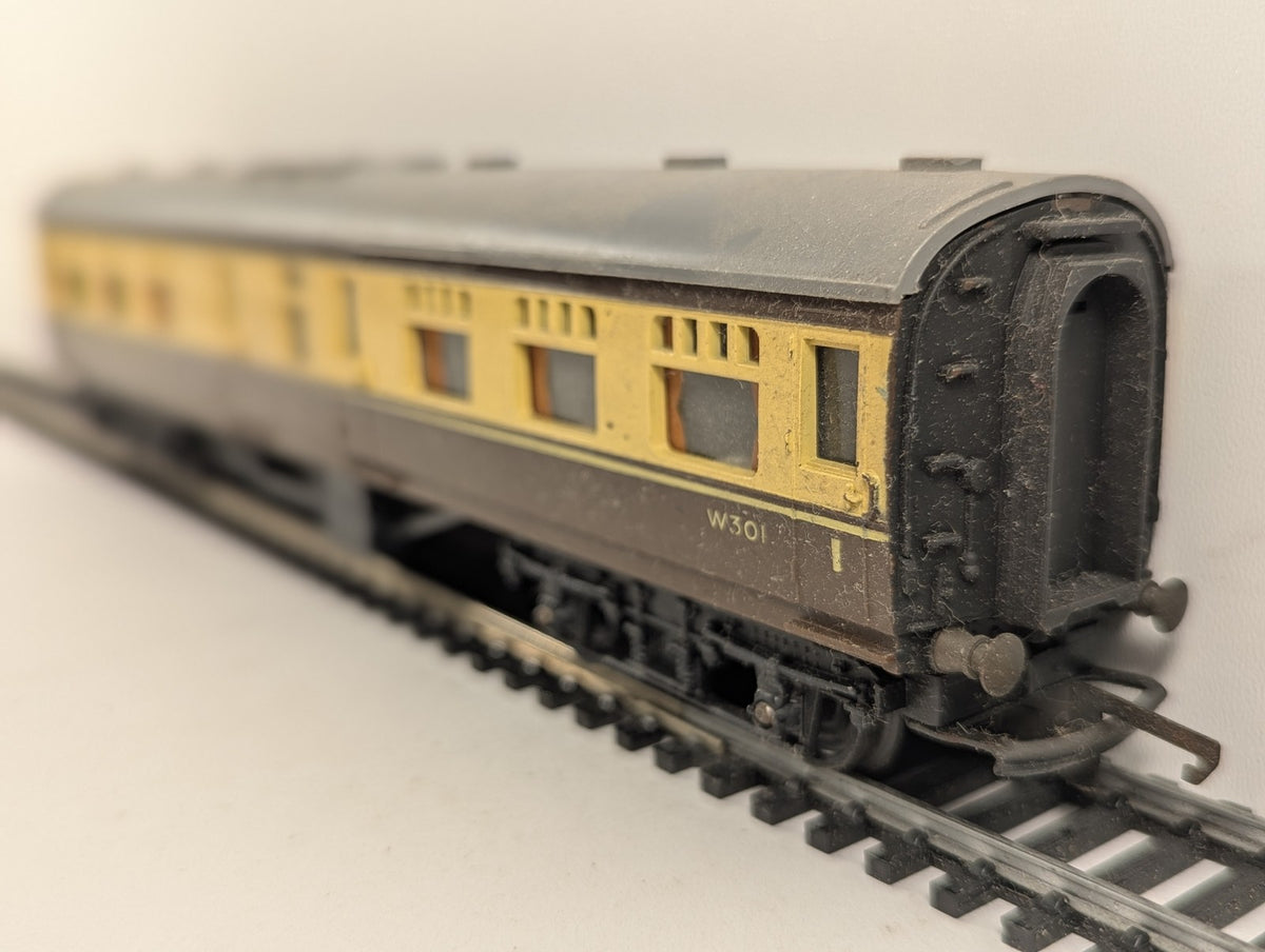 Tri-ang OO Gauge BR Restaurant Car Passenger Coach W301 BR Chocolate and Cream