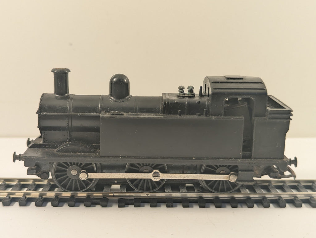 Tri-ang OO Gauge Class 3F "Jinty" 0-6-0T Tank Locomotive - Repainted