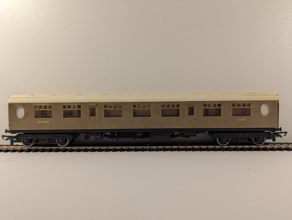 Hornby OO Gauge LNER Gresley Buffet Coach Passenger Coach 1010 LNER Teak R4180