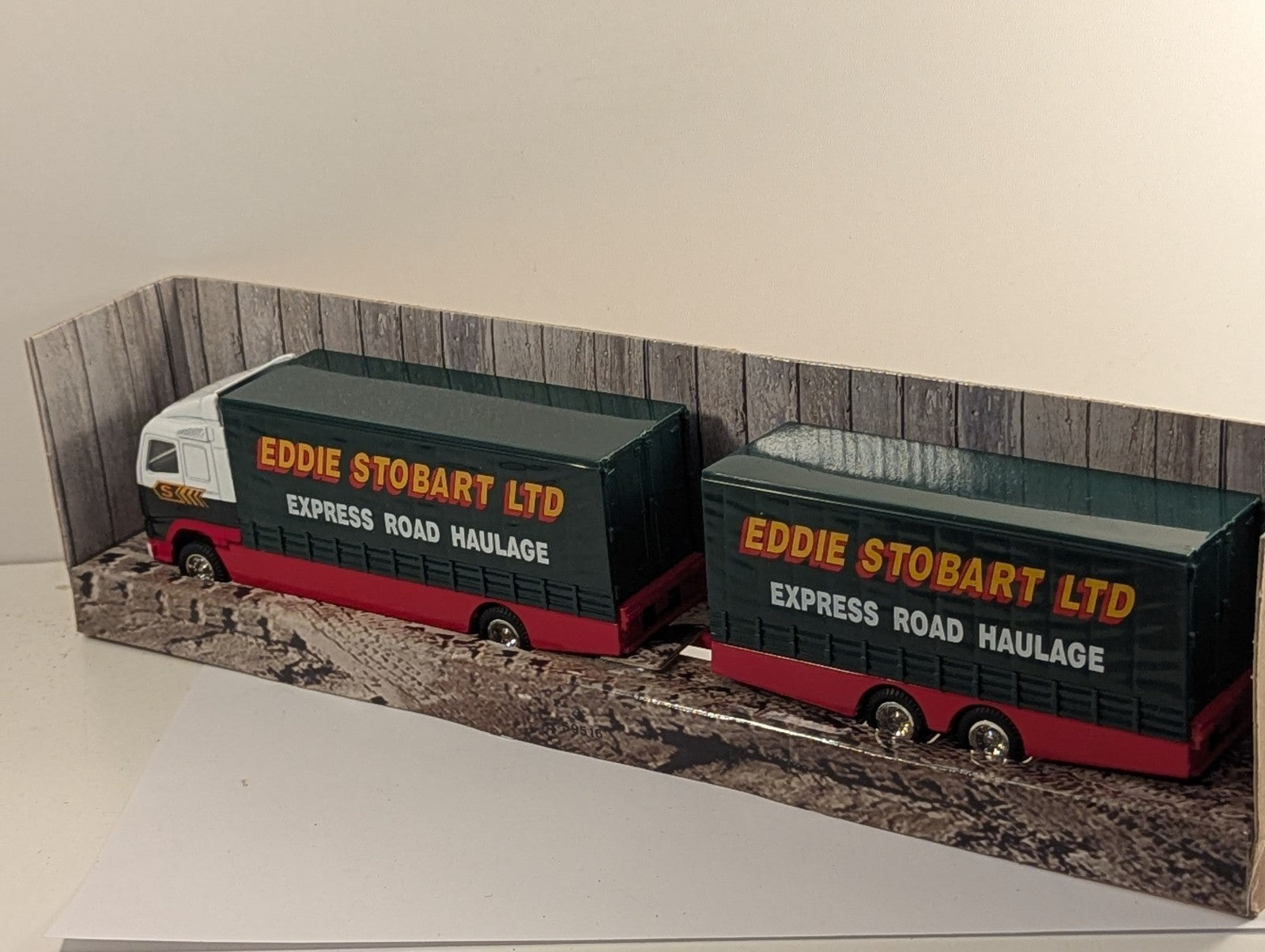 Corgi 59516 Eddie Stobart Volvo Short Wheelbase Lorry with Close Couple Trailer