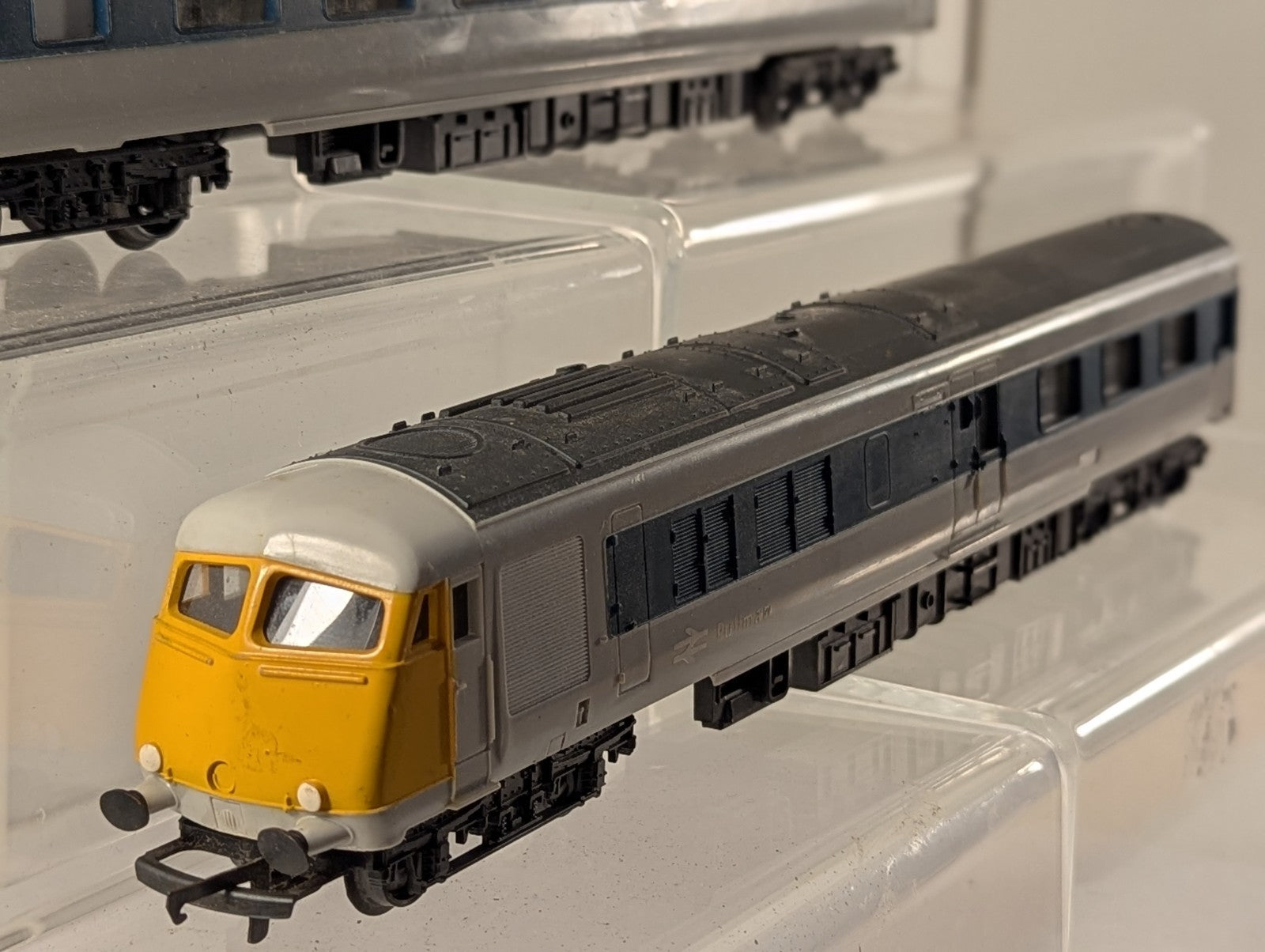 Tri-ang Hornby R555C OO Gauge BR Blue Pullman DMU Set