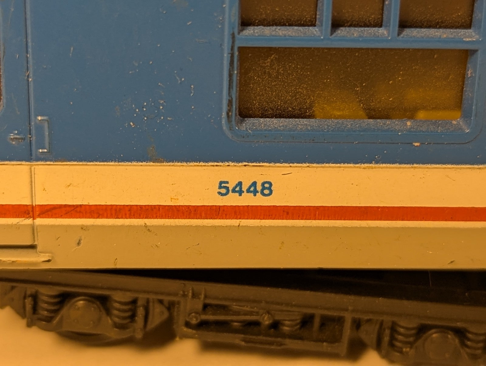 Lima OO Gauge British Rail Mark 1 TSO Passenger Coach 5448 Network SouthEast