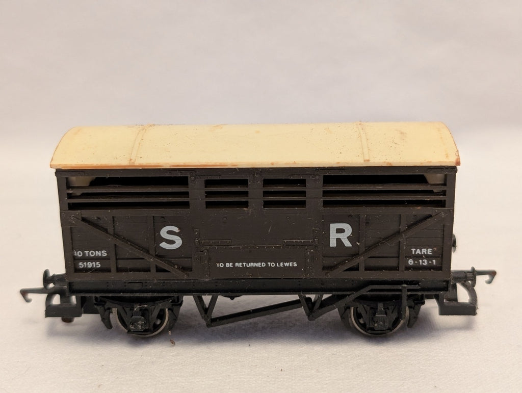 Hornby OO Gauge SR Cattle Wagon Goods Wagon 51915 SR Brown