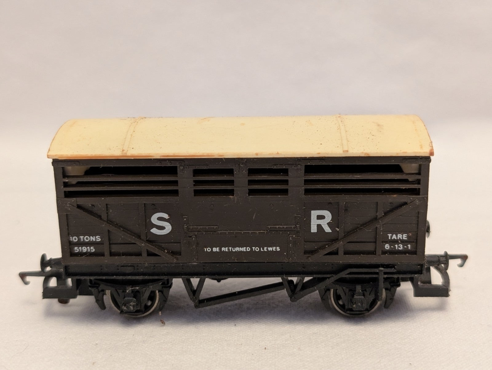 Hornby OO Gauge SR Cattle Wagon Goods Wagon 51915 SR Brown