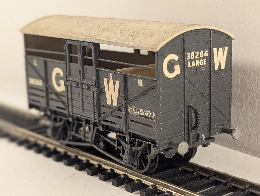 Cooper-Craft OO Gauge GWR Large Cattle Wagon Goods Wagon 38266 GWR Grey