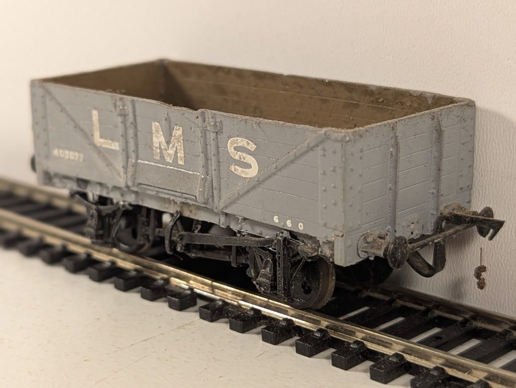 Kitbuilt OO Gauge LMS 5-Plank Open Wagon Goods Wagon 403077 LMS Grey