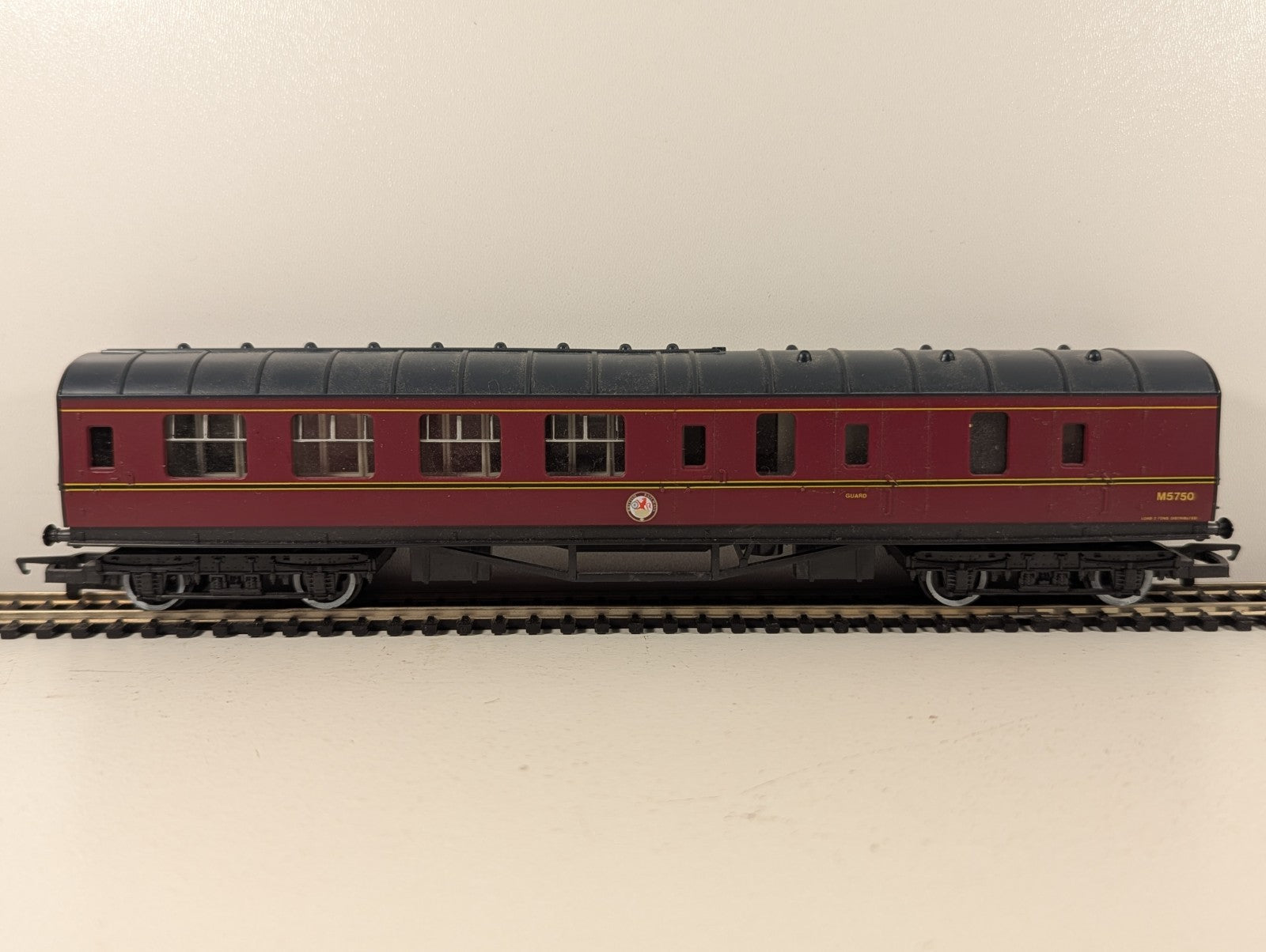 Hornby OO Gauge LMS Stanier Brake Coach