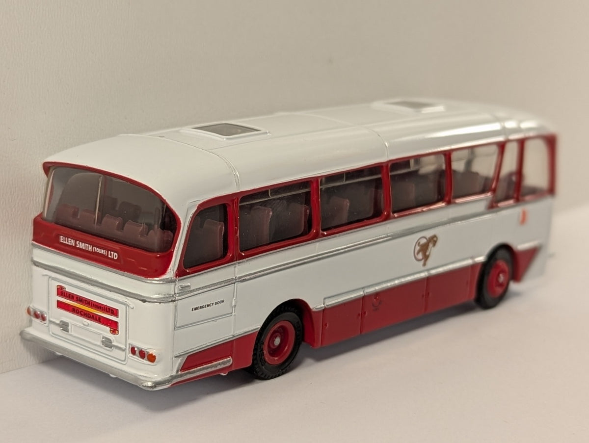 EFE Harrington Grenadier Coach – Ellen Smith Livery – 1:76 Scale