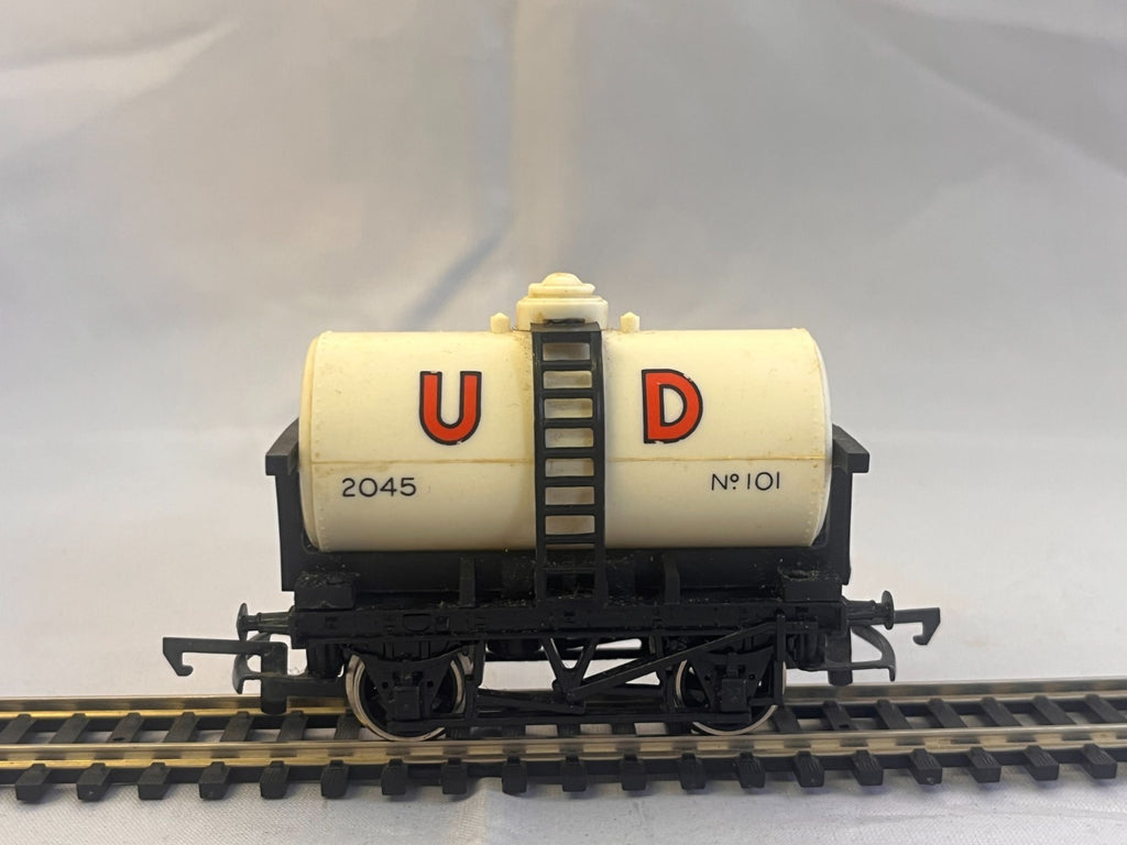 Tri-ang Hornby R15 OO Gauge United Dairies Milk Tank Wagon Boxed